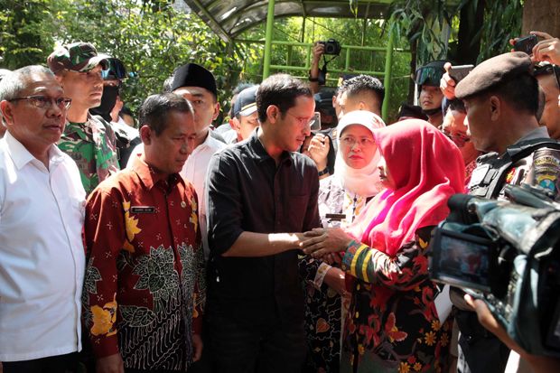 Ke Lokasi Sekolah Ambruk, Menteri Nadiem Geram: Saya Tak Bisa Terima!