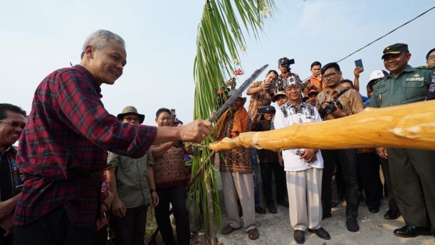 Ganjar Obati Kangen Warga Transmigran Asal Jateng di Kalimantan
