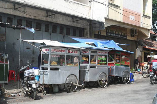 Deretan Pasar Loak Paling Ramai dan Legendaris di Indonesia