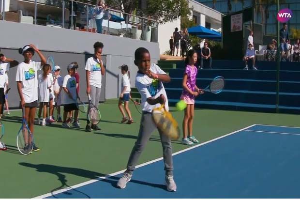 Dedikasi Mattek-Sands Bantu Anak Penderita Kanker Main Tenis