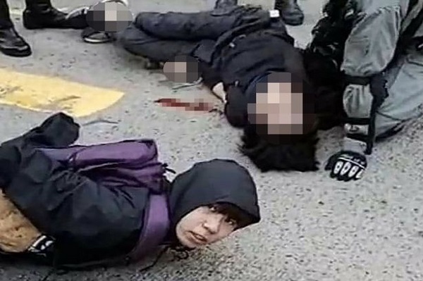 Facebook Siarkan Langsung Polisi Tembak Demonstran Hong Kong