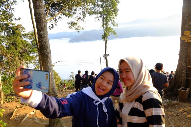 Teknologi 4G Telkomsel Manjakan Turis di Kawasan 'Negeri di Atas Awan'