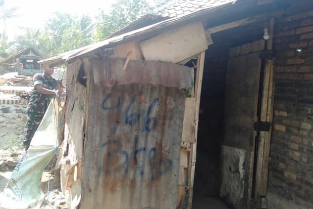 Nenek Sebatang Kara Tinggal di Bekas Kandang Ayam, TNI Bangunkan Hunian