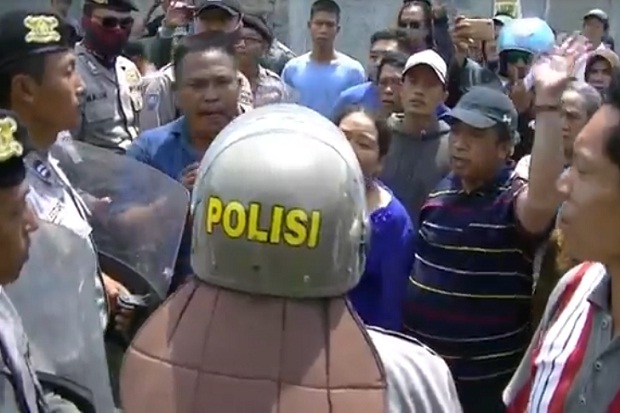 Warga Rusak Ekskavator, Eksekusi 47 Rumah di Banyuwangi Ricuh