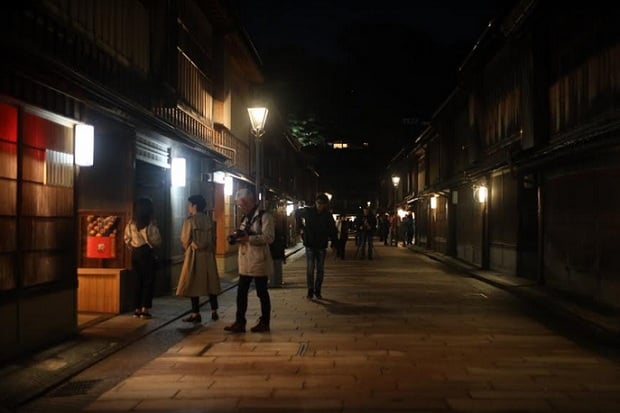 Menelusuri Jejak Geisha di Higashi Chaya, Jepang