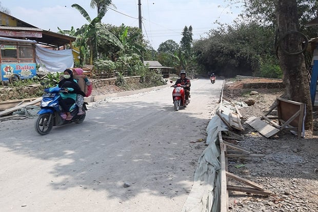 Proyek Jalan di Kecamatan Rumpin Terbengkalai Ditinggal Pekerjanya