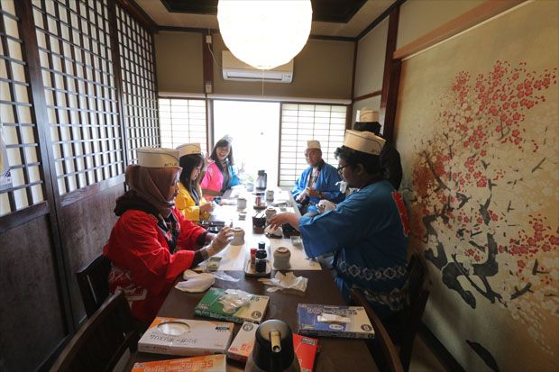 Serunya Belajar Membuat Sushi di Shinminato Sushi Academy