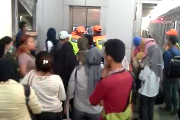 Lift di Stasiun Parung Panjang Bogor Rusak, 7 Penumpang KRL Terjebak