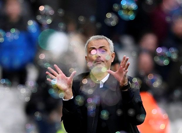 Debut Mourinho, Tottenham Kandaskan West Ham United