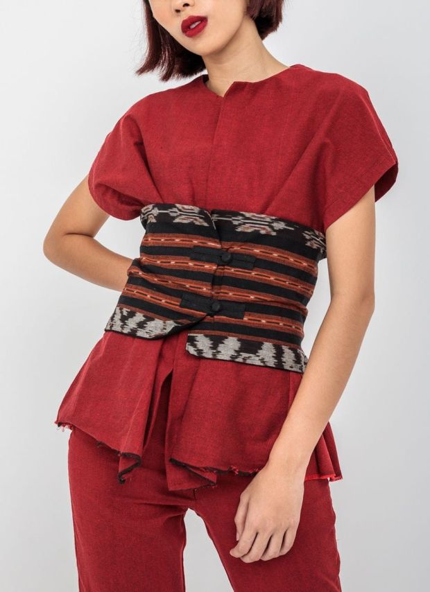 Tampil Modern dengan Fashion Item Bercorak Etnik