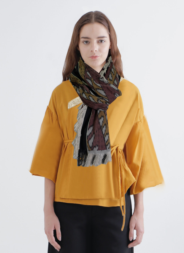Tampil Modern dengan Fashion Item Bercorak Etnik