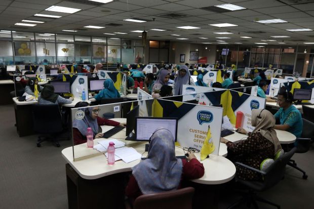 Call Center PLN 123 Terdepan Hadapi Pelanggan