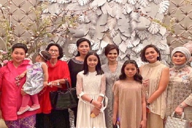 Yuk, Intip Foto-foto Pernikahan Cut Tari dengan Richard Kevin