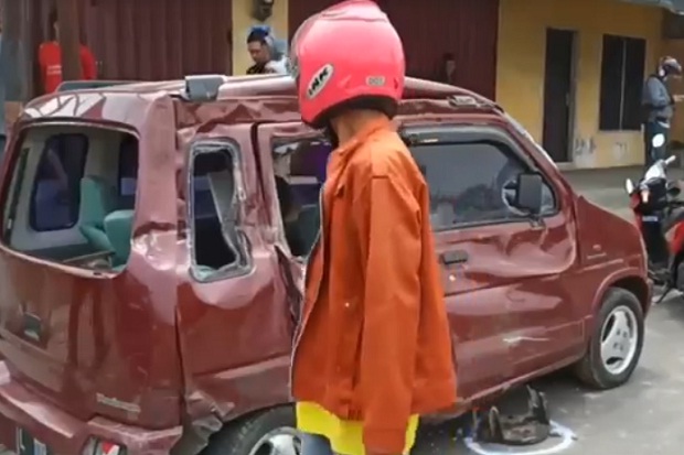 Truk Pengangkut Ekskavator Tabrak 5 Kendaraan di Pasuruan, 7 Tewas