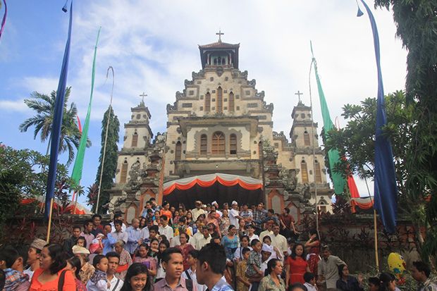Tradisi Unik Perayaan Natal Berbagai Daerah di Indonesia