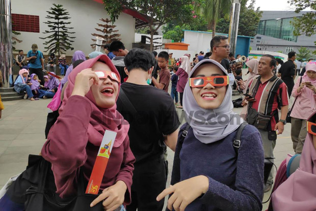 Gerhana Matahari Cincin Muncul, Pengunjung Planetarium Histeris