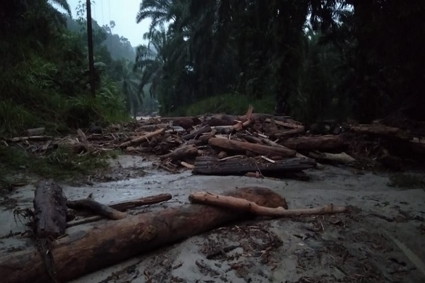 Banjir Bandang Terjang Labuhan Batu Utara dan Labuhan Batu Sumut