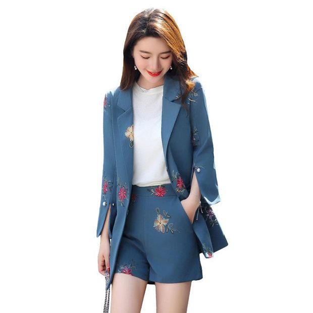 Fashion Item yang Masih Jadi Tren Tahun Ini