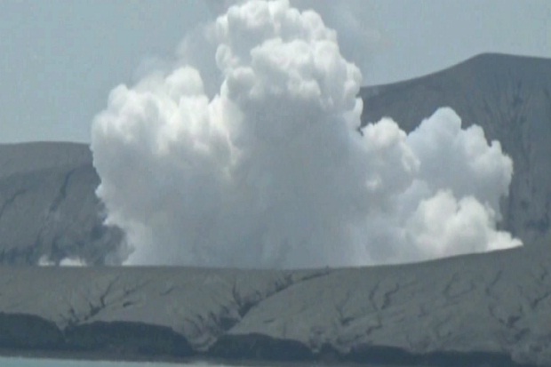 Kembali Erupsi, Gunung Anak Krakatau Semburkan Abu Vulkanik 2.000 Meter