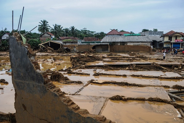 Banjir Bandang Rendam Ribuan Rumah dan Hancurkan 14 Jembatan di Lebak