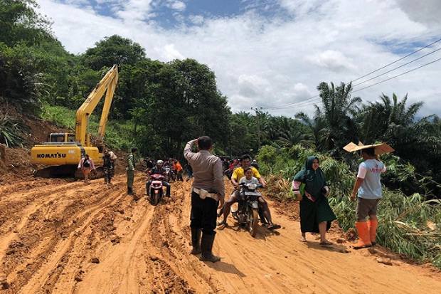 Cuaca Buruk, 3 Warga Bogor Terkubur Longsor Belum Ditemukan