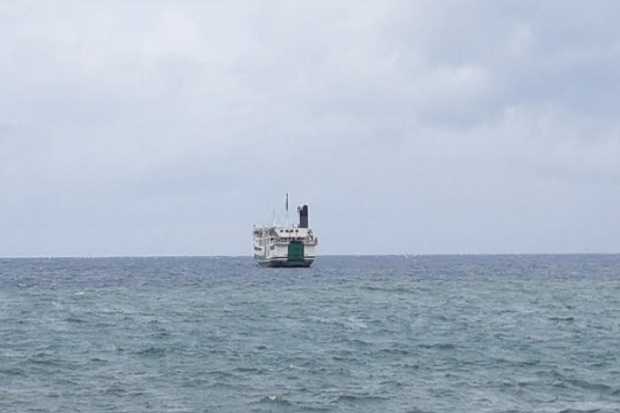 Cuaca Buruk, Ratusan Penumpang Telantar di Pelabuhan Maumere