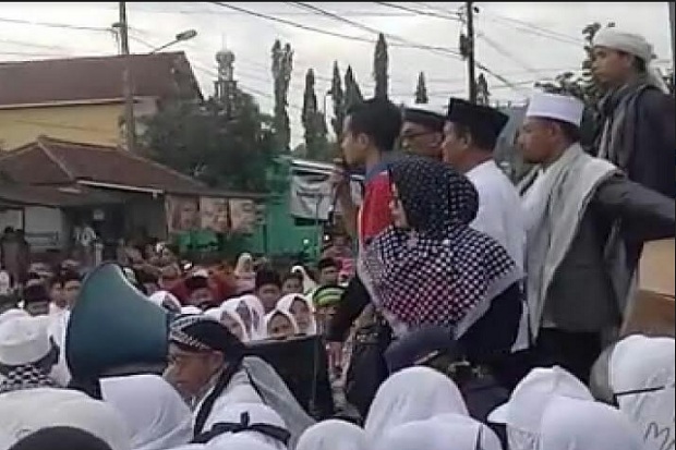 Ratusan Santri di Tasikmalaya Tetap Demo Indomart