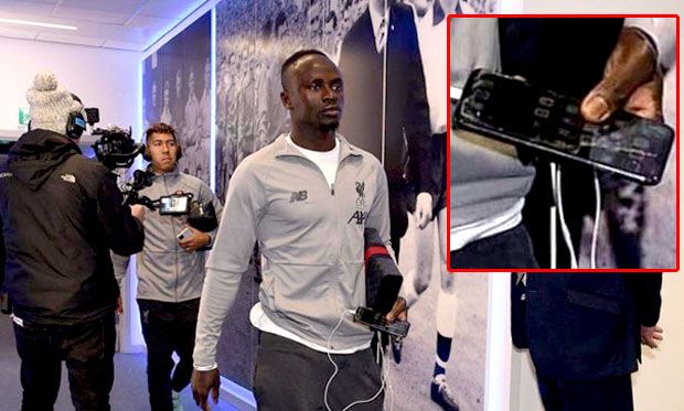 Ronaldo Pakai iPod Jadul, Sadio Mane Hapenya Retak