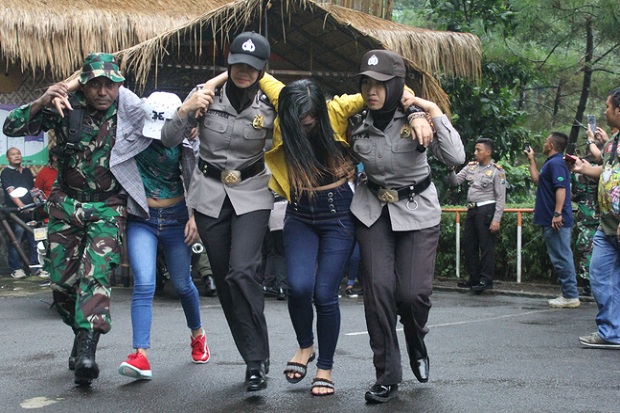 Polres Pasuruan Gelar Simulasi Penanggulangan Bencana Alam di Wisata Air Terjun Kakek Bodo