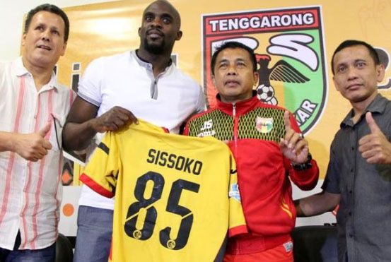 Eks Liverpool dan Mitra Kukar Momo Sissoko Gantung Sepatu