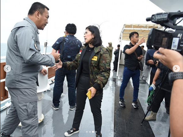 Gaya Meutya Hafid di Perairan Natuna Curi Perhatian Warganet