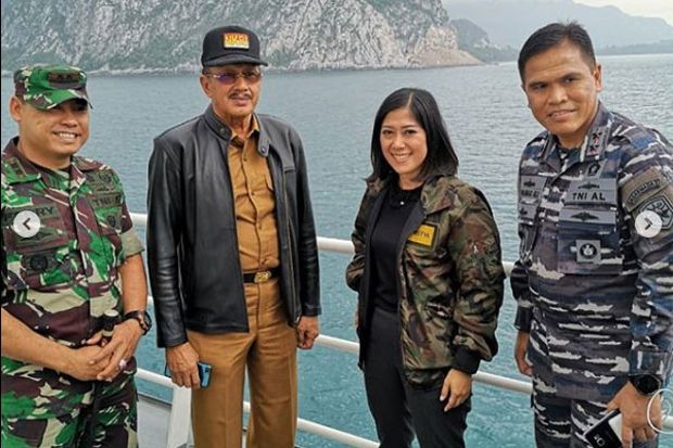 Gaya Meutya Hafid di Perairan Natuna Curi Perhatian Warganet