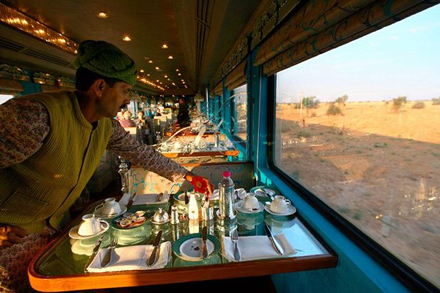 Sensasi Perjalanan Kereta Api dengan Pemandangan Terindah