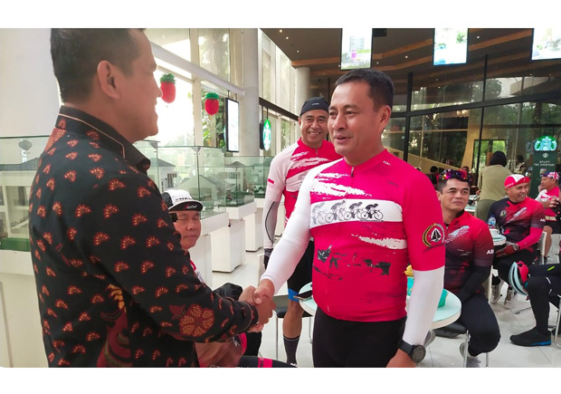 Lintasi Medan Menantang, Rombongan Wakasad Gowes Sepeda di Sentul City