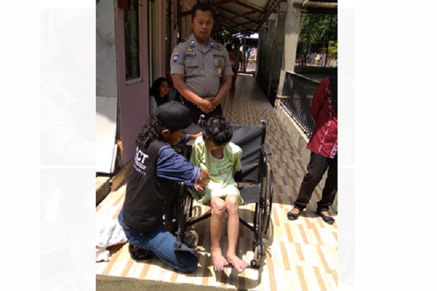 Relawan MRI-ACT Potong Rambut Gimbal Mbah Iyah Sepanjang 2 Meter