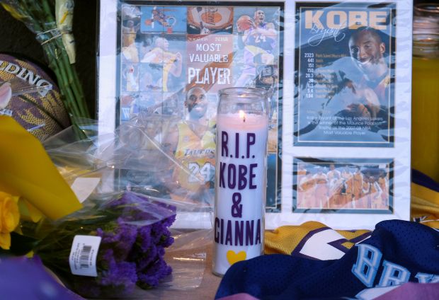 Ratusan Fans LA Lakers Beri Tribut kepada Kobe Bryant