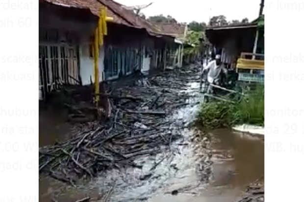 Kawasan Ijen Bondowoso Banjir Bandang, Ratusan Kepala Keluarga Mengungsi