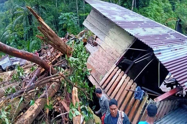 Banjir Setinggi 2,5 Meter Rendam Tapanuli Tengah, 6 Warga Tewas