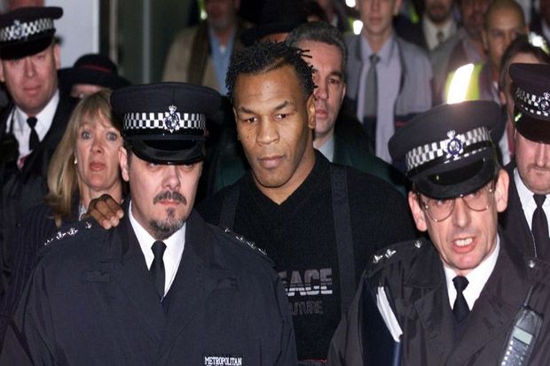 20 Tahun Yang Lalu: Kebrutalan Mike Tyson di Luar Kontrol
