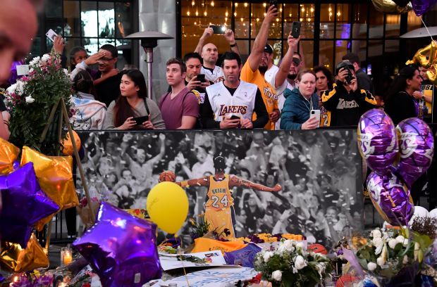 Ribuan Orang Berkabung untuk Kobe Bryant saat Lakers Jamu Blazers
