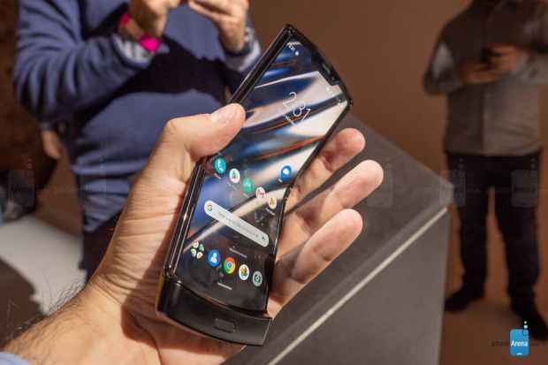 Samsung Galaxy Z Flip Vs Motorola Razr, Siapa Menang?