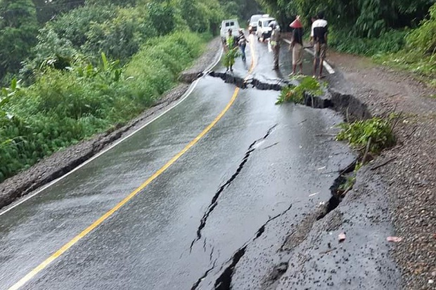 Jalan Lintas Lahat-Empat Lawang Ambles, Jalur Tak Bisa Dilalui