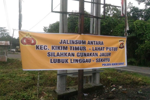 Jalan Lintas Lahat-Empat Lawang Ambles, Jalur Tak Bisa Dilalui