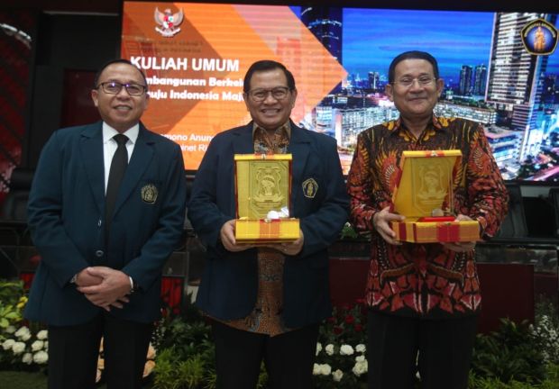 Ujian Doktoral, Agus Ambo Djiwa Paparkan Pembangunan Berkelanjutan di Pasang Kayu
