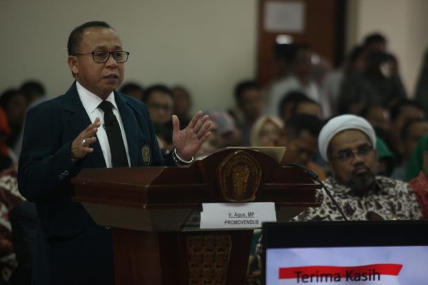 Ujian Doktoral, Agus Ambo Djiwa Paparkan Pembangunan Berkelanjutan di Pasang Kayu