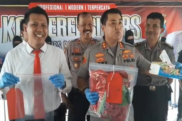 Edan, Suami Jual Istri Rp50 Ribu ke Teman untuk Beradegan Ranjang dan Direkam