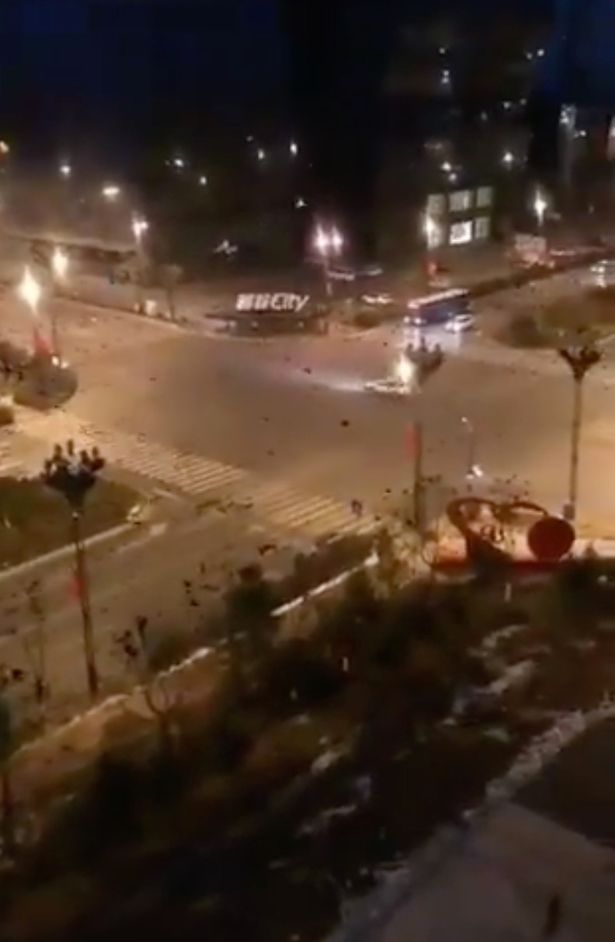 Fenomena Alam, Ribuan Burung Gagak Beterbangan di Kota Wuhan