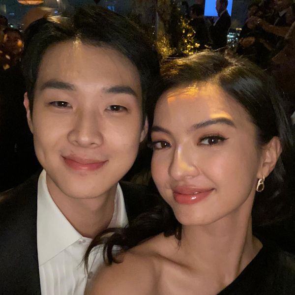 Intip Potret Raline dengan Pemain Parasite saat Perayaan Oscar