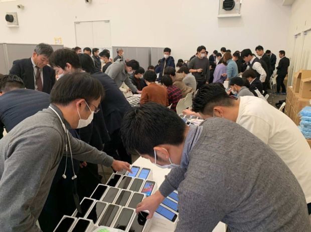 Ragukan Ponsel Android, Jepang Kirim 2.000 iPhone Cek Virus Corona