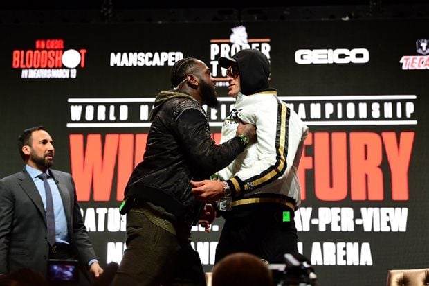 Panas, Wilder vs Fury Nyaris Adu Jotos di Panggung Jelang Rematch